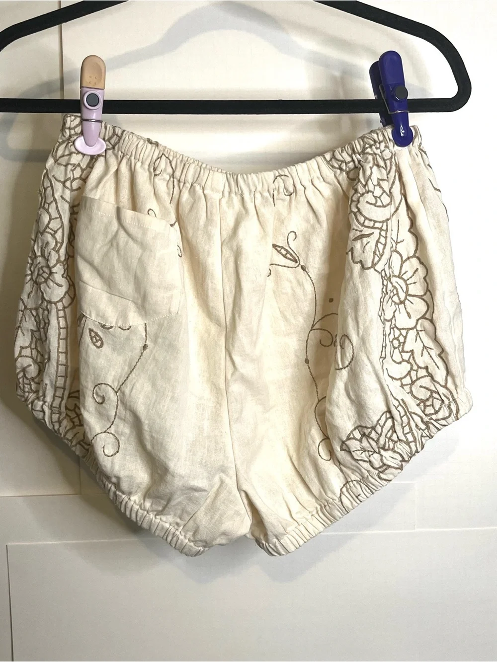 Anthropologie Women’s Size Medium Embroidered Beige Bloomer Shorts